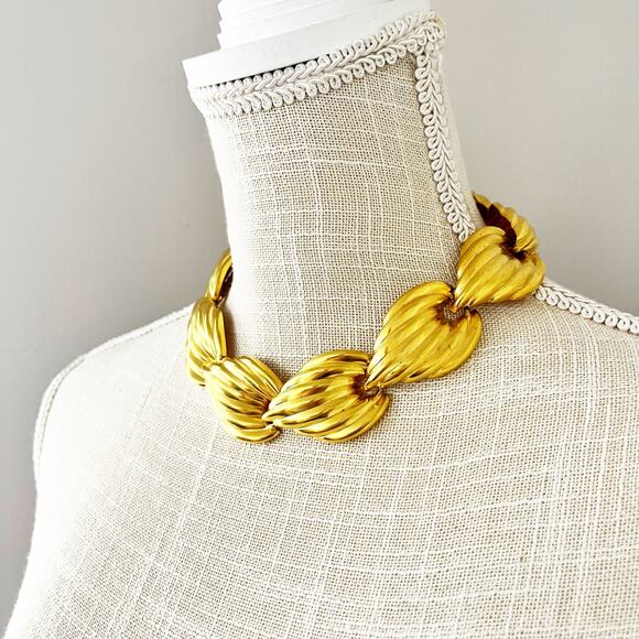 Anne Klein Vintage 90's Goldtone Leaf Collar Statement Necklace - Picture 5 of 8
